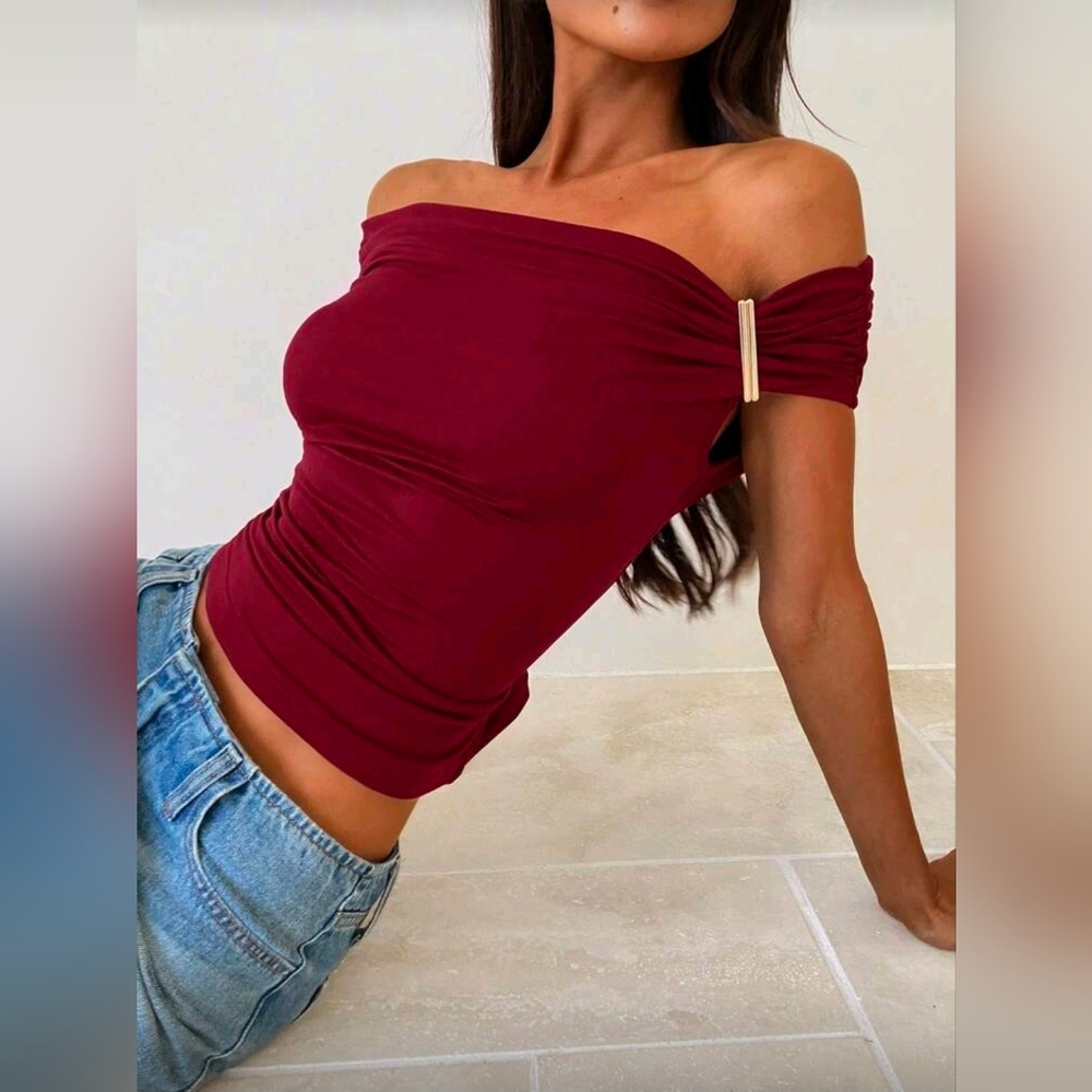 Aloruh Solid Color Pleated Fitted Off Shoulder Elegant Top - Picture 4 of 8